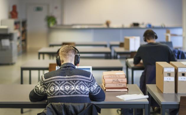Onderzoekers in de leeszaal