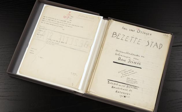 Paul van Ostaijen: handschrift 'Bezette Stad', titelpagina